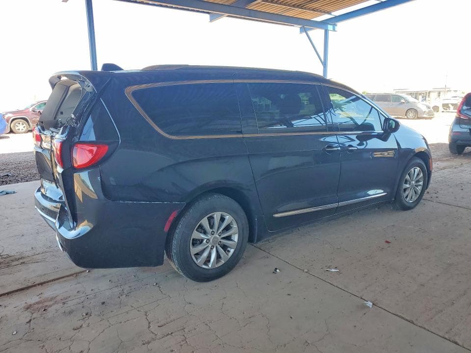 2019 CHRYSLER PACIFICA TOURING L 3