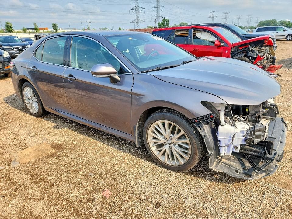 2020 TOYOTA CAMRY XLE 4