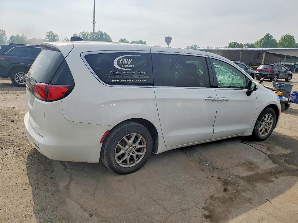 2022 CHRYSLER VOYAGER LX 3