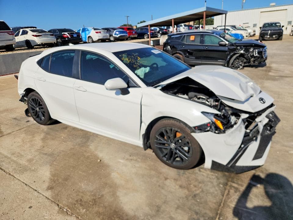 2025 TOYOTA CAMRY SE 4