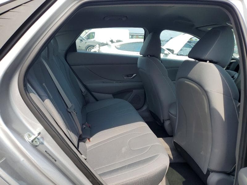 2022 HYUNDAI ELANTRA SEL 10