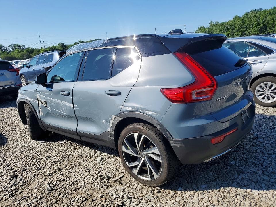 2020 VOLVO XC40 2