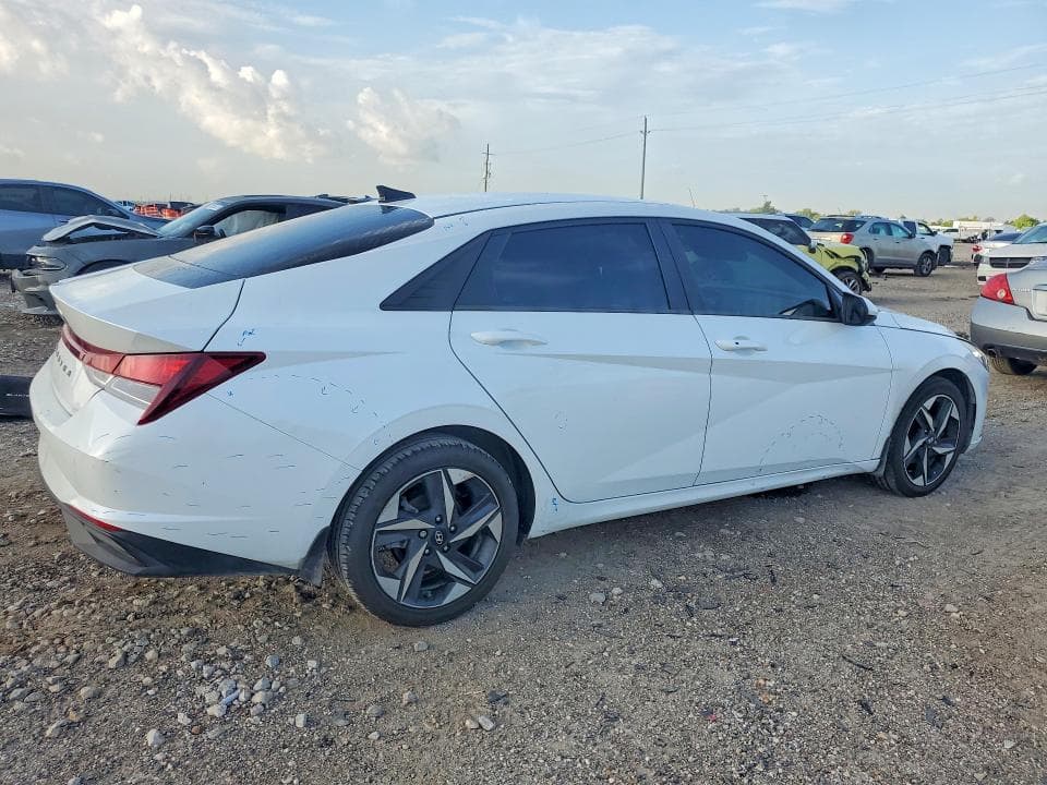 2023 HYUNDAI ELANTRA SEL 3