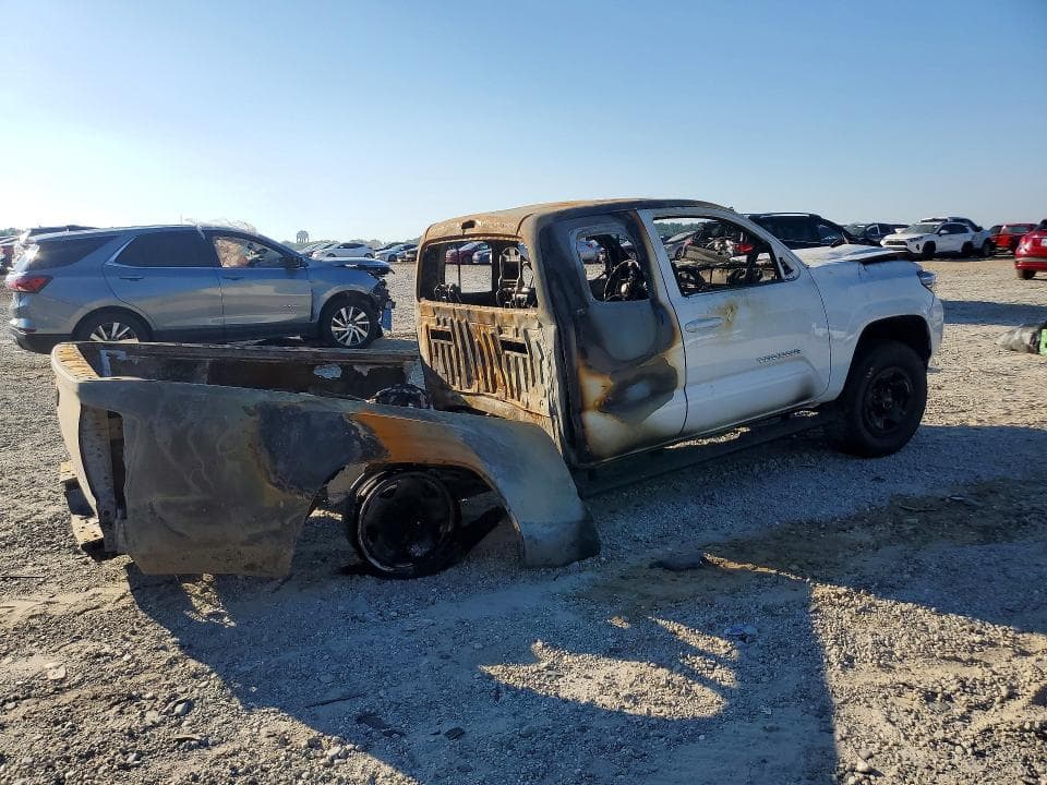 2017 TOYOTA TACOMA SR5 3