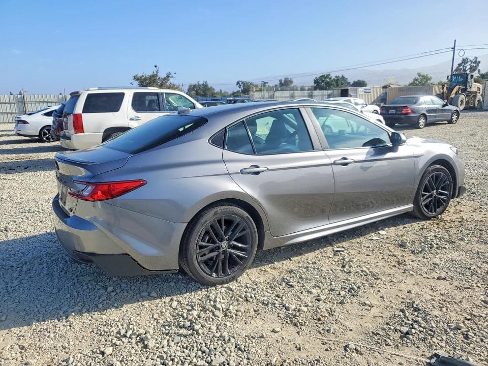 2025 TOYOTA CAMRY SE 3