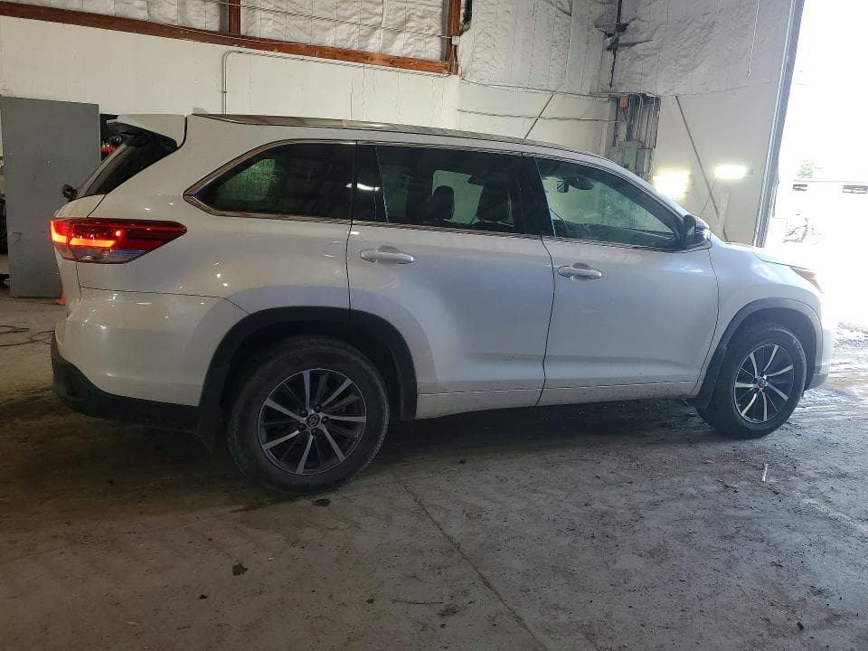 2017 TOYOTA HIGHLANDER XLE 3