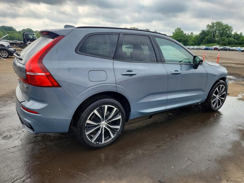 2024 VOLVO XC60 PLUS 3
