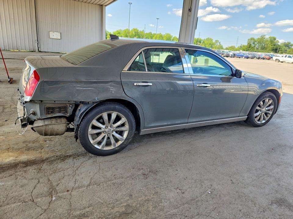 2019 CHRYSLER 300 LIMITED 3
