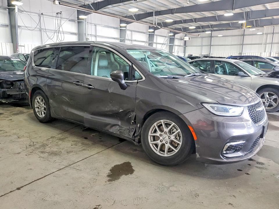 2023 CHRYSLER PACIFICA TOURING L 4