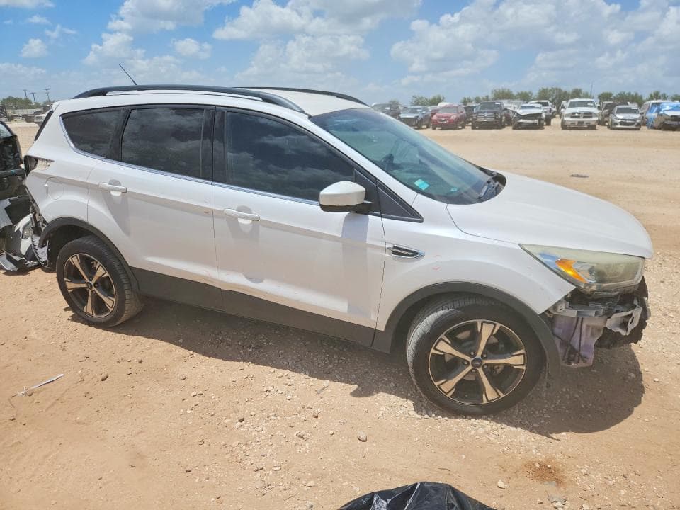 2017 FORD ESCAPE SE 4