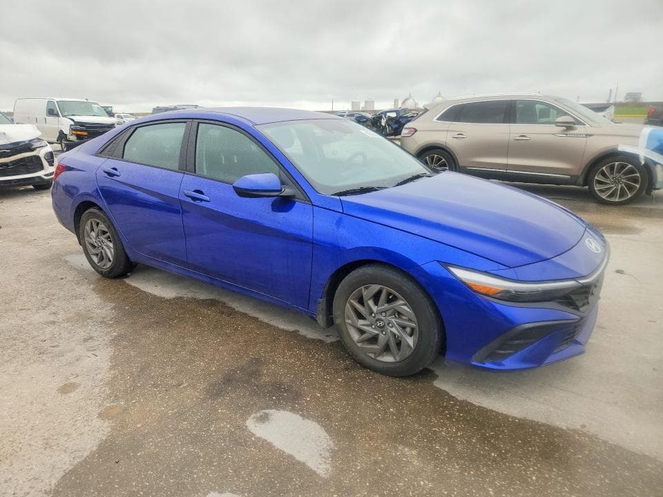 2024 HYUNDAI ELANTRA SEL 4