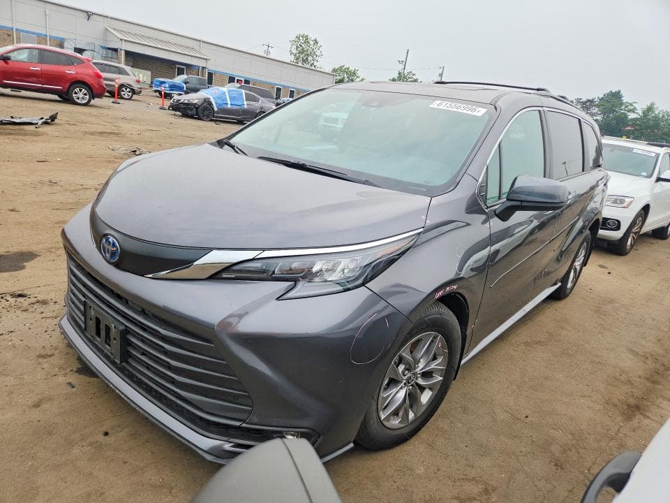 2025 TOYOTA SIENNA XLE 8-PASSENGER - 1