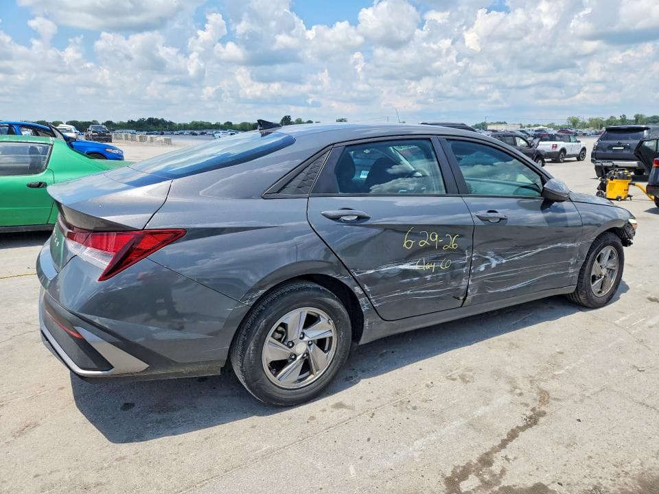 2024 HYUNDAI ELANTRA SE 3