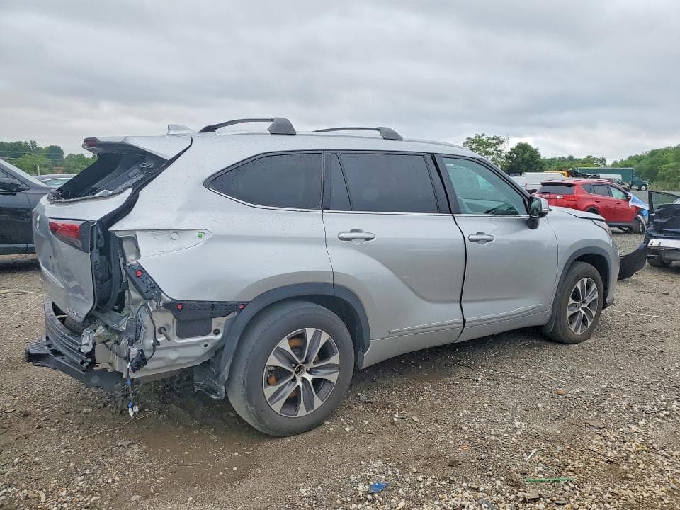 2022 TOYOTA HIGHLANDER XLE 3
