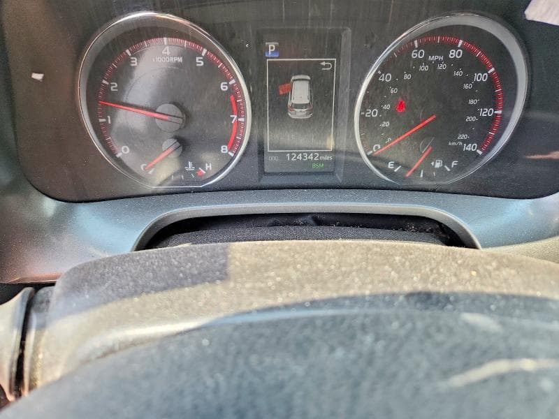 2018 TOYOTA RAV4 SE 9