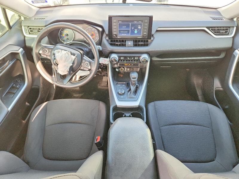 2020 TOYOTA RAV4 LE 8