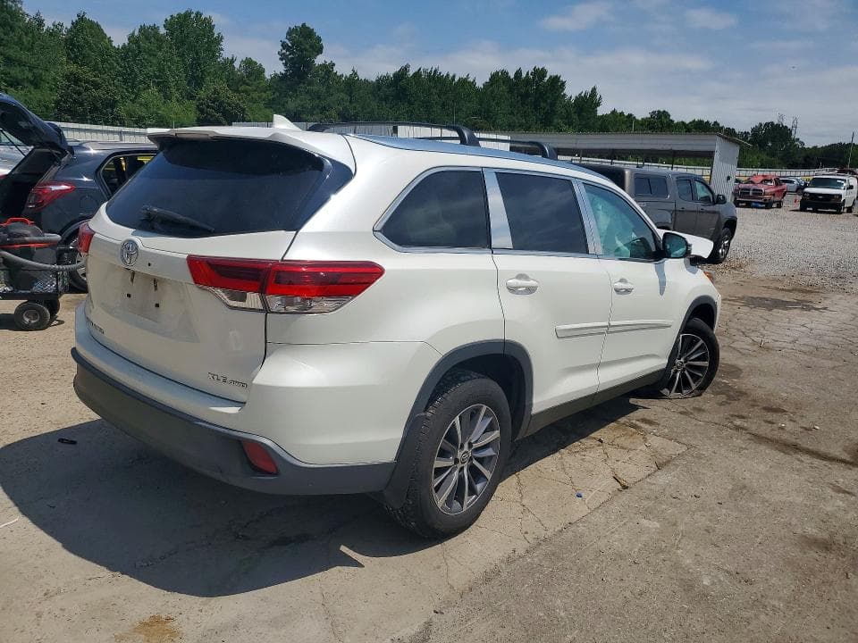 2019 TOYOTA HIGHLANDER XLE 3