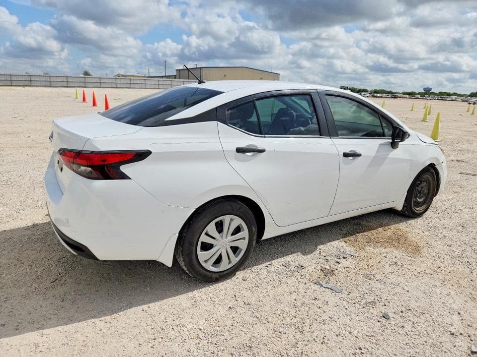 2021 NISSAN VERSA S 3