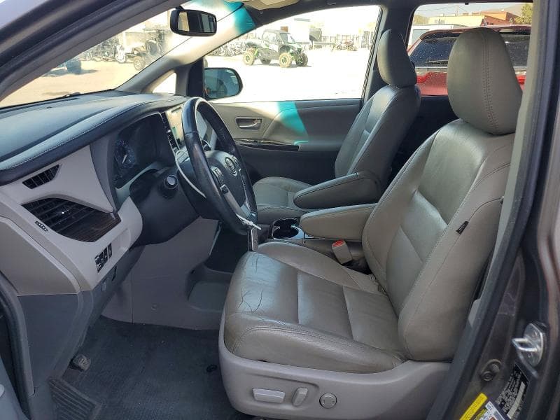 2017 TOYOTA SIENNA XLE PREMIUM 8-PASSENGER 7