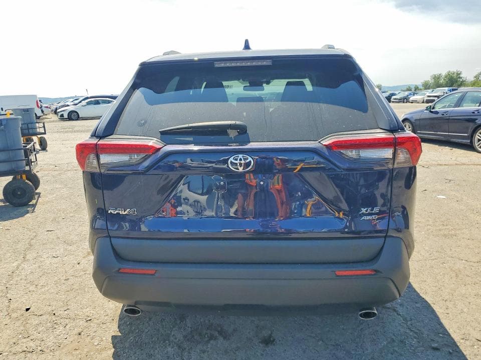 2024 TOYOTA RAV4 XLE 6