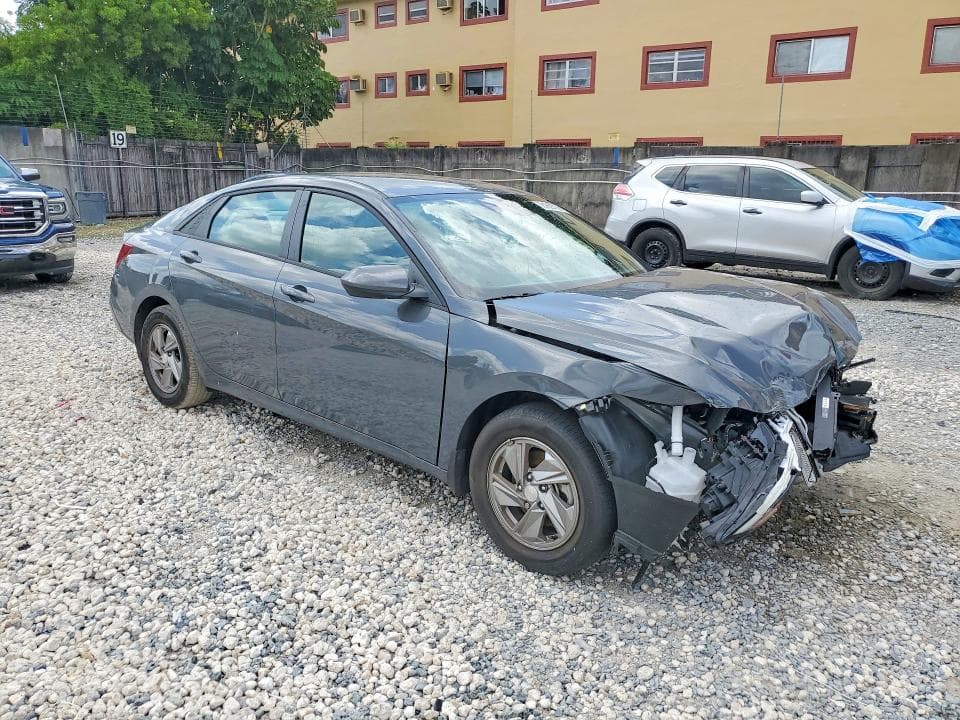 2025 HYUNDAI ELANTRA SE 4
