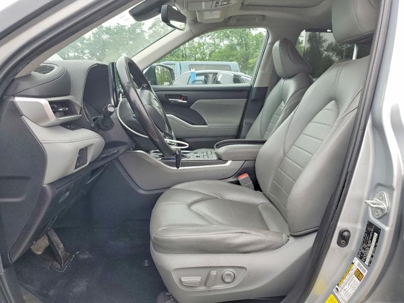 2022 TOYOTA HIGHLANDER XLE 7