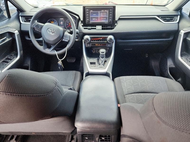 2020 TOYOTA RAV4 XLE 8