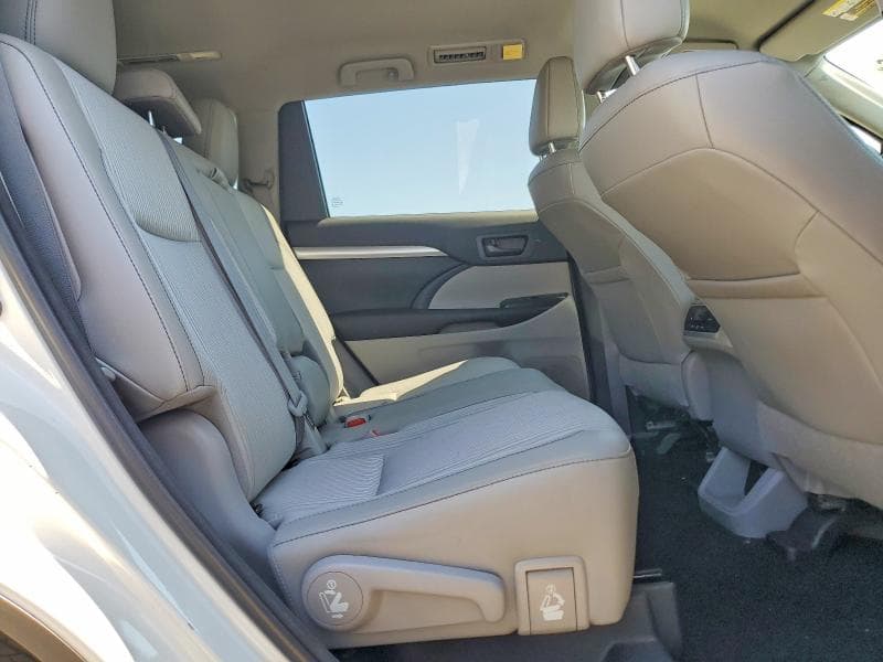 2017 TOYOTA HIGHLANDER LE PLUS 11