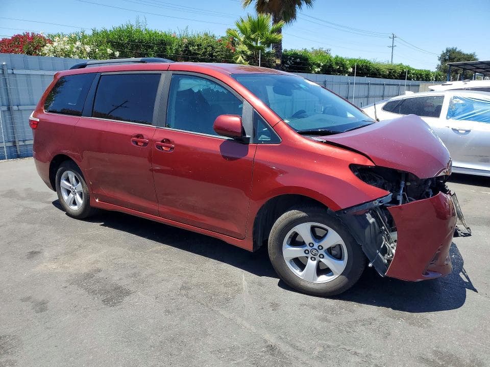 2019 TOYOTA SIENNA LE 4