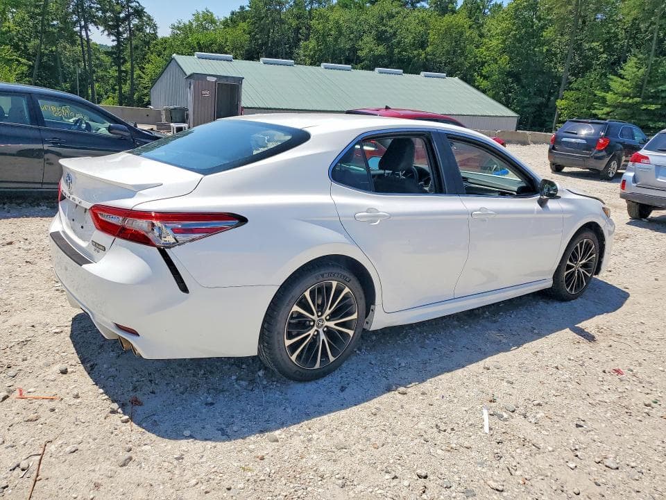 2018 TOYOTA CAMRY SE 3