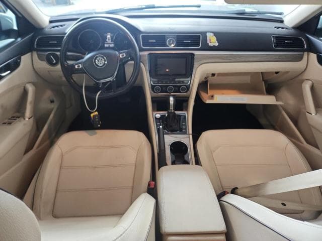 2017 VOLKSWAGEN PASSAT SE 8