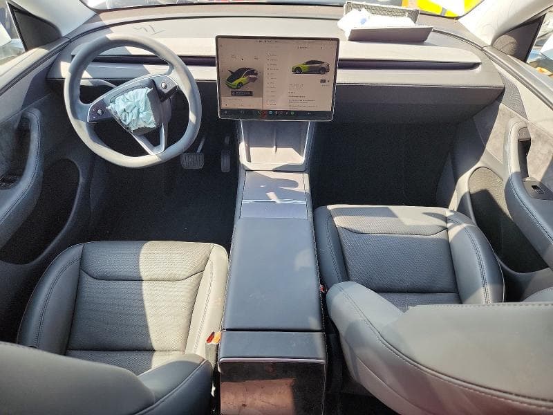 2026 TESLA MODEL Y 8