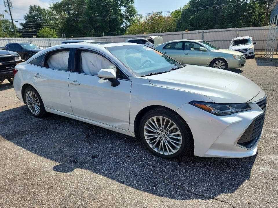 2019 TOYOTA AVALON LIMITED 4