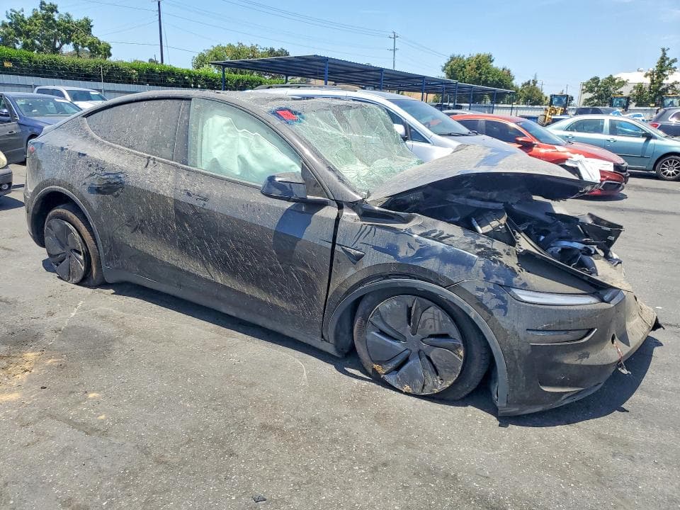 2026 TESLA MODEL Y 4