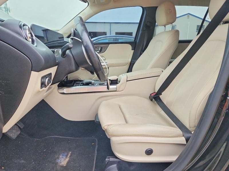 2020 MERCEDES-BENZ GLB 250 7
