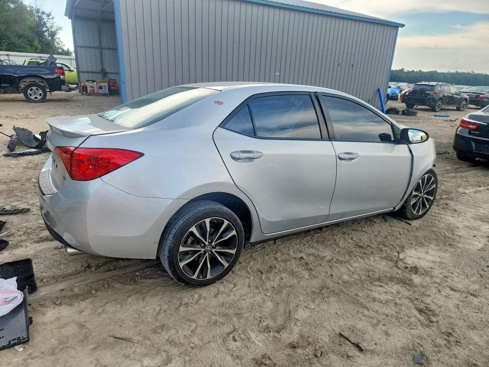 2017 TOYOTA COROLLA SE 3