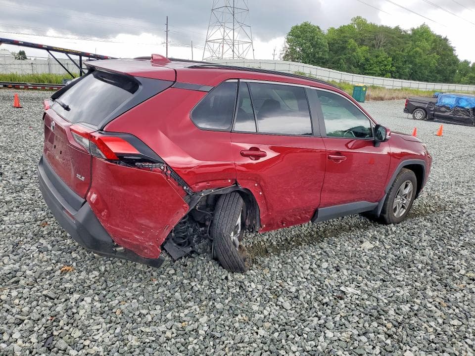 2025 TOYOTA RAV4 XLE 3