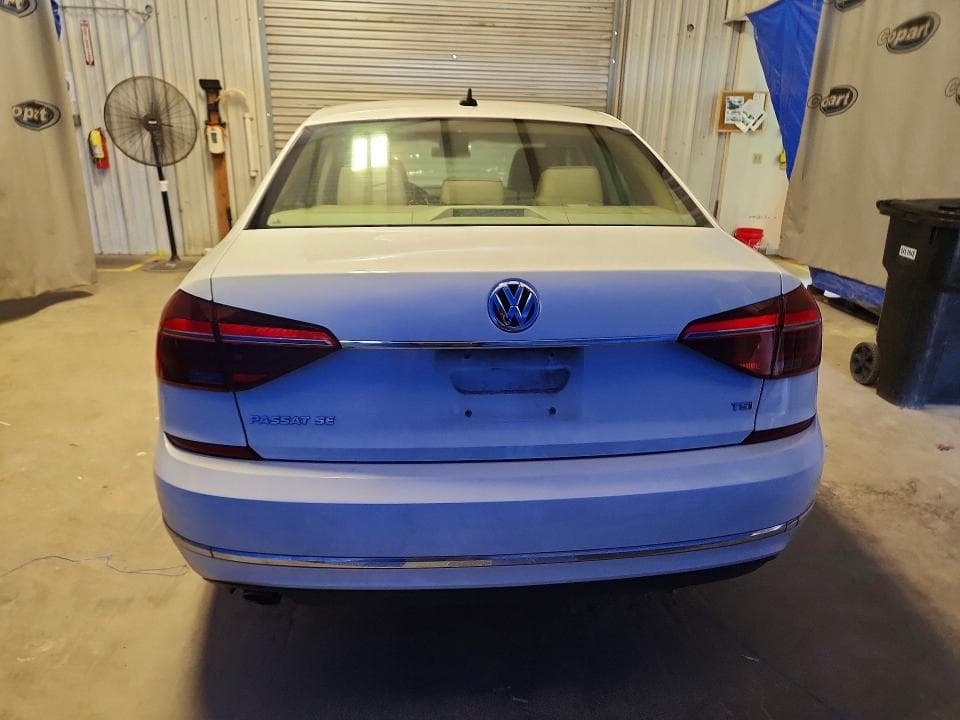 2017 VOLKSWAGEN PASSAT SE 6