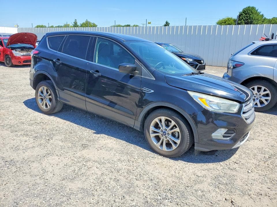 2017 FORD ESCAPE SE 4