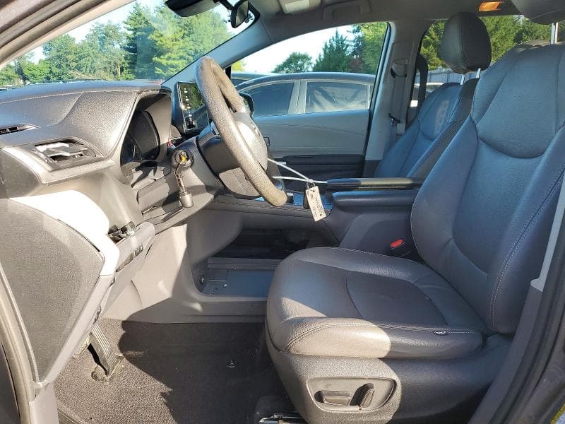 2022 TOYOTA SIENNA LE 7