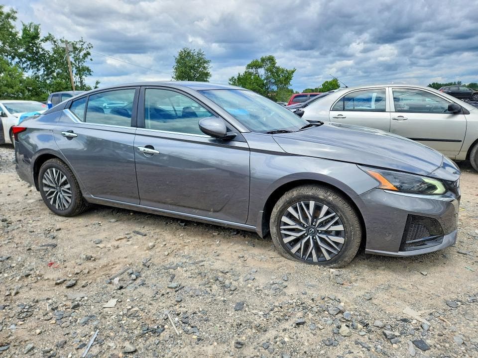 2023 NISSAN ALTIMA SV 4