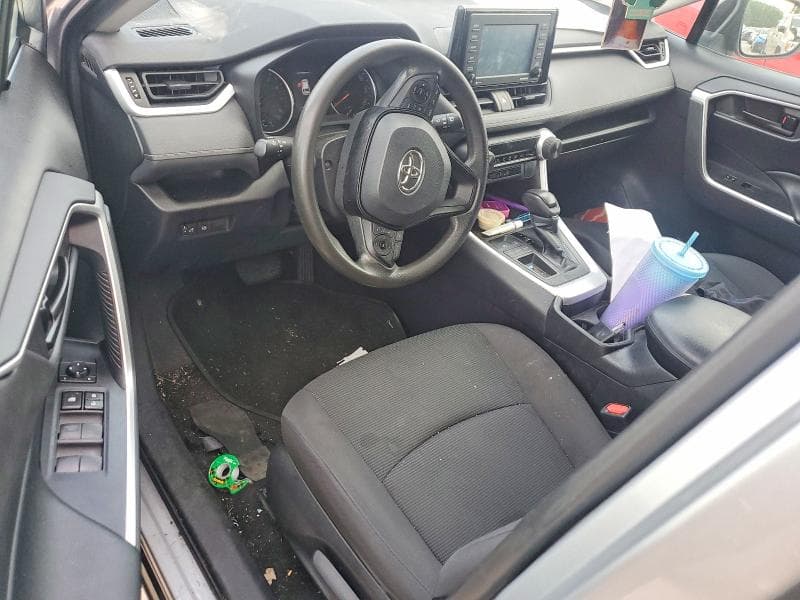 2020 TOYOTA RAV4 LE 8