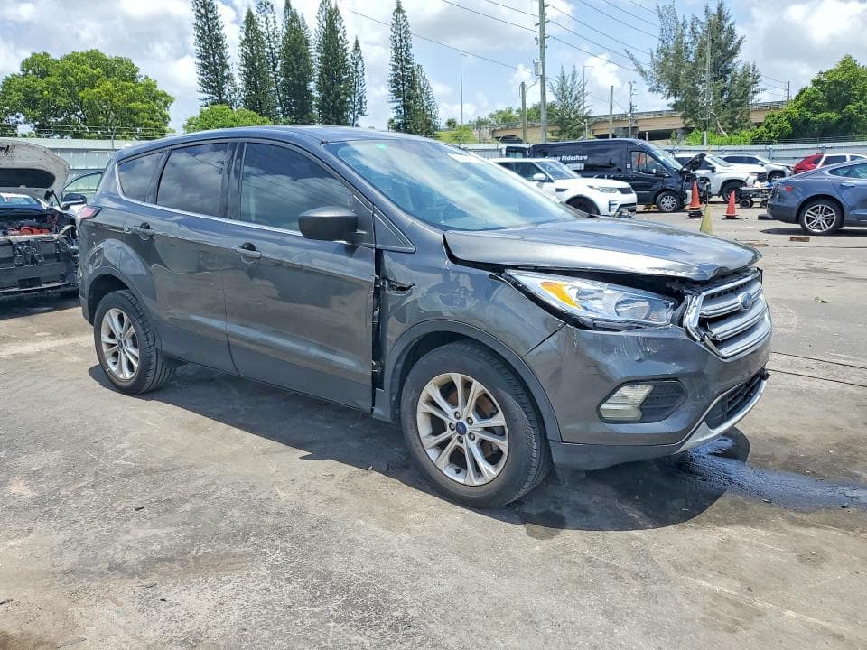 2017 FORD ESCAPE SE 4