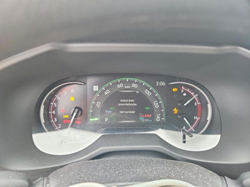 2025 TOYOTA RAV4 XLE 9