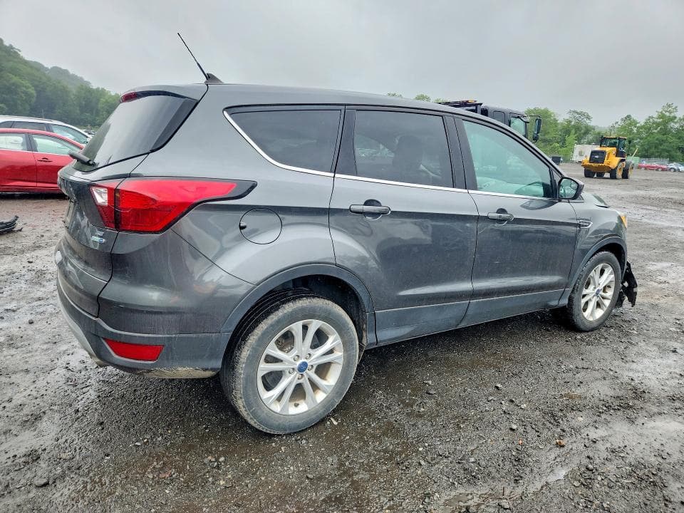2019 FORD ESCAPE SE 3