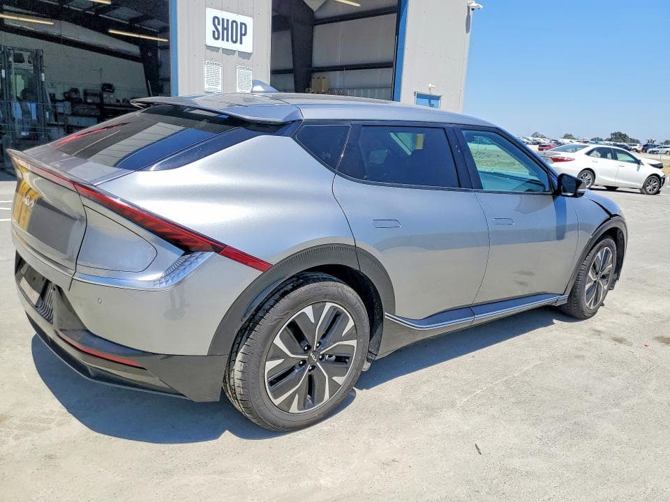 2023 KIA EV6 WIND 3