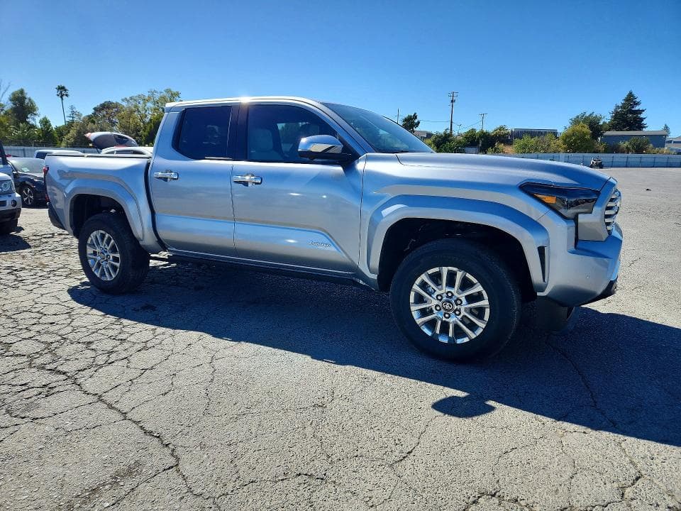 2024 TOYOTA TACOMA LIMITED 4