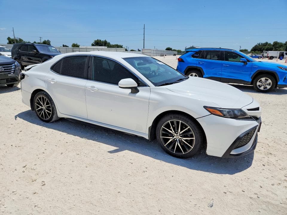 2021 TOYOTA CAMRY SE 4