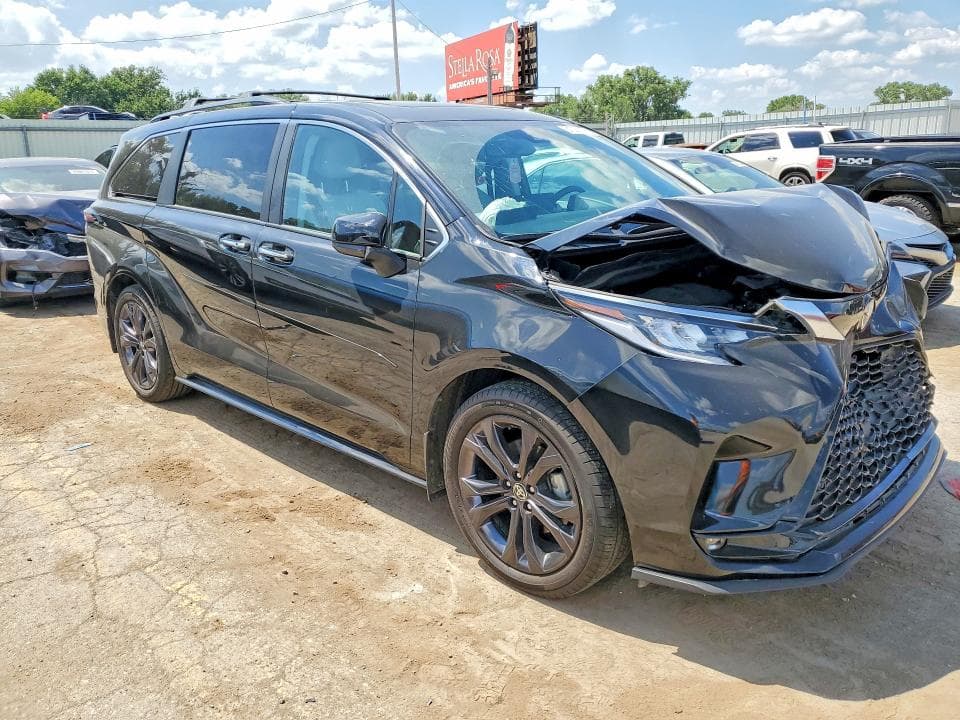 2024 TOYOTA SIENNA XSE 4