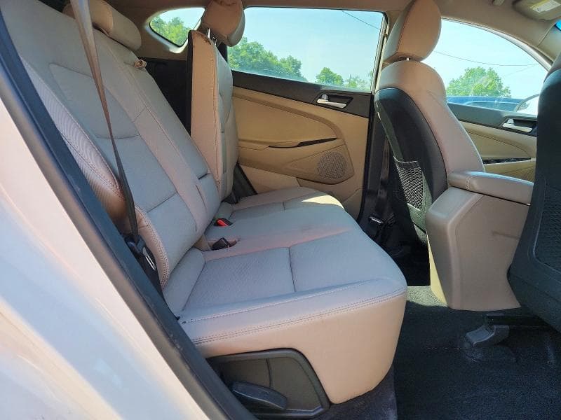 2020 HYUNDAI TUCSON SE 11